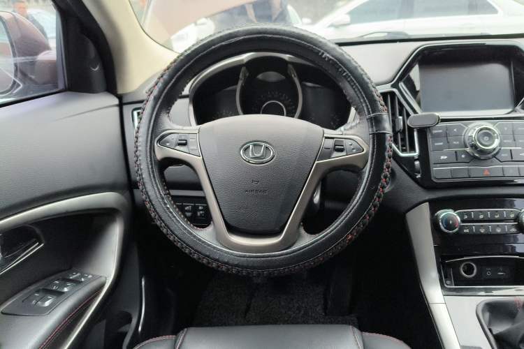 Used Huatai Santa Fe 2017 1.5T Gasoline Manual Two-Wheel-Drive Elite Model
