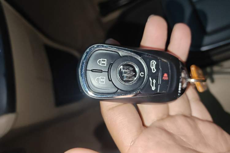 Used Buick GL8 2018 ES 28T Flagship Model China VI Standard