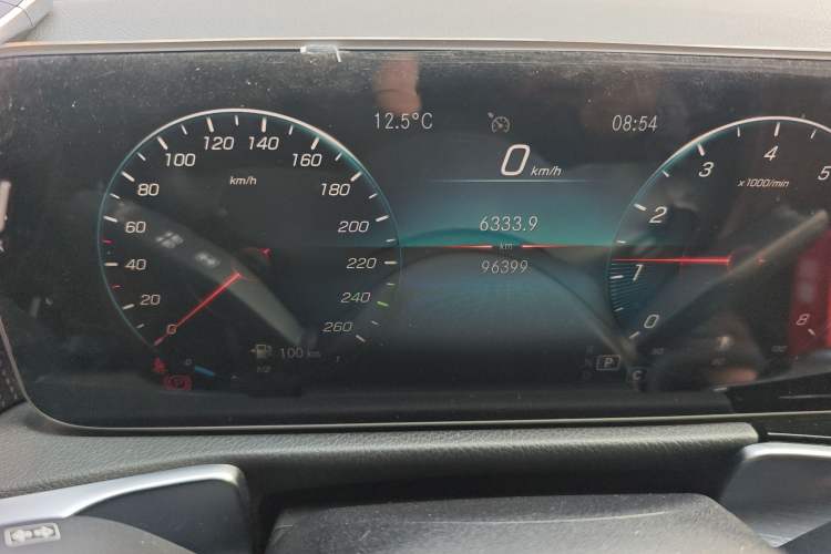 Used Mercedes-Benz GLB 2020 Updated GLB 200 Dynamic Edition Odometer Close Up