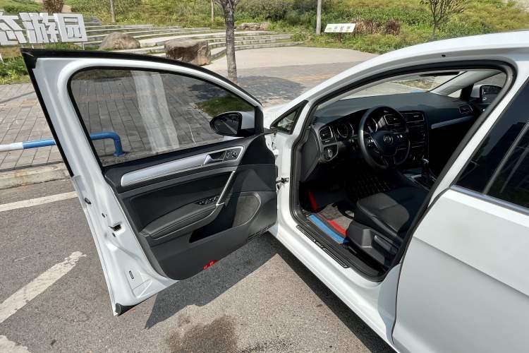 Used Volkswagen Golf 2018 230TSI Automatic Comfort Model Driver Seat