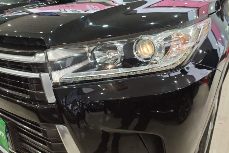 Used Toyota Highlander 2018 2.0T Four-Wheel Drive Prestige Version 7 Seats China V Emission Standard Left Front Headlight
