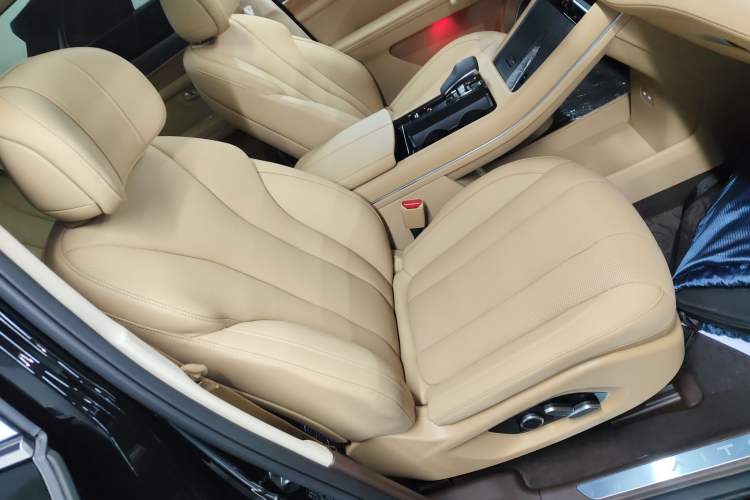 Used Hima AITO M7 2024 1.5T Rear-Drive Plus Version 5 Seats Right Front Seat