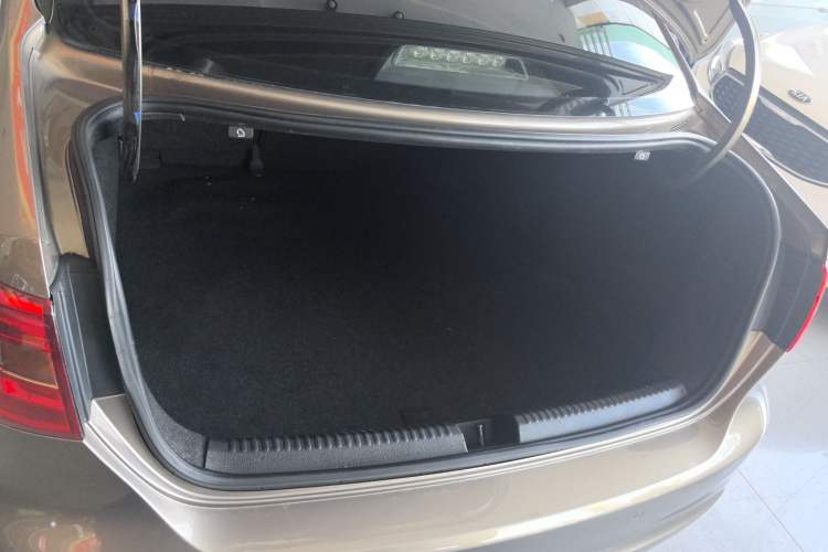 Used Volkswagen Sagitar 2014 Revised Version 1.4TSI Automatic Luxury Edition
