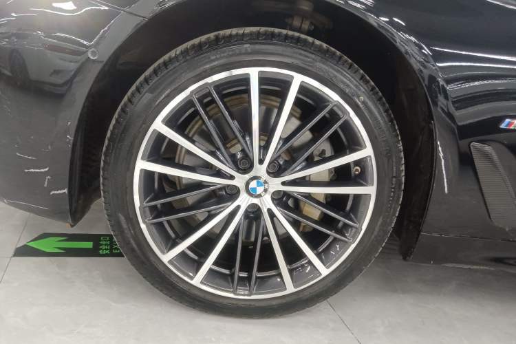 Used BMW 5 Series 2021 Facelifted 530Li Leading Edition M Sport Package
