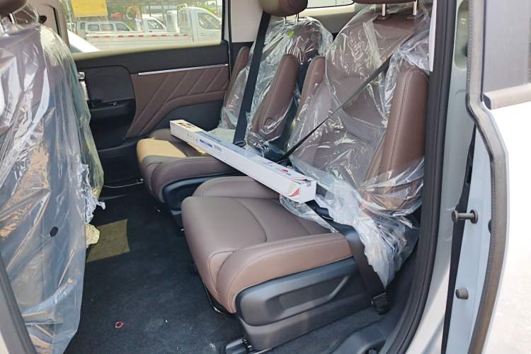 Used Wuling Starlight 730 2025 Model Pure Electric 500km Luxury Edition
