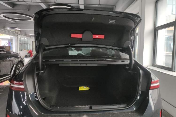 Used BMW 5 Series 2026 Facelift Model 530Li Luxury Edition M Sport Package Trunk