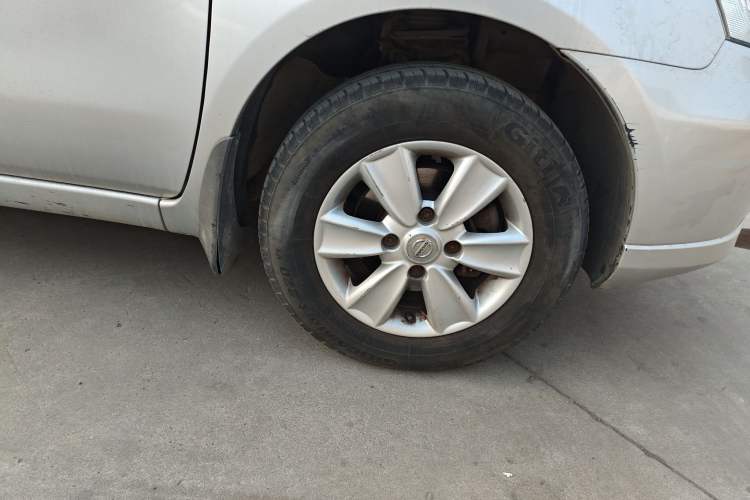 Used Nissan Livina 2010 Jingyue Edition 1.6L Manual All-Around Model Right Front Wheel Hub