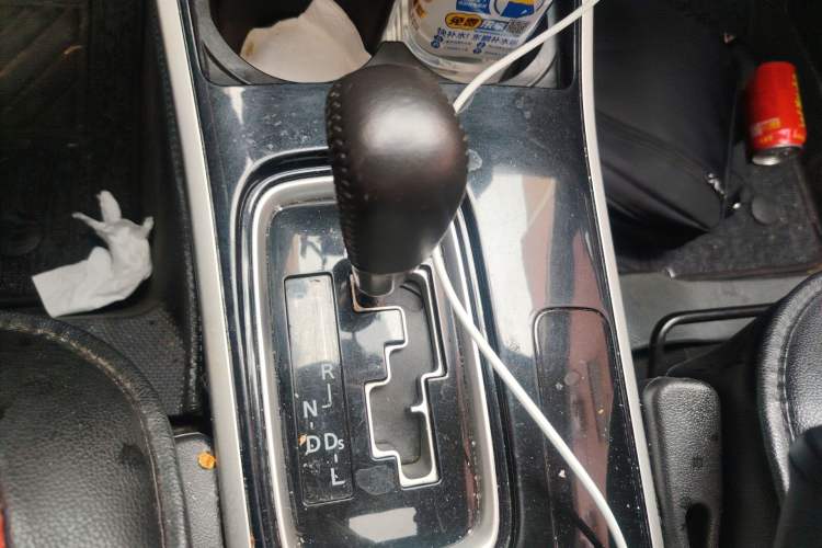 Used Mitsubishi Outlander 2018 2.0L Two-Wheel Drive Glory Edition 5 Seats Gear Lever