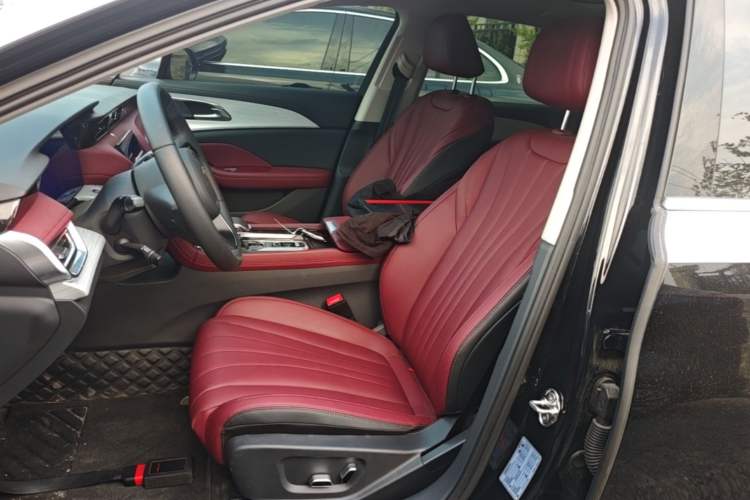 Used Hongqi H5 2025 2.0T Automatic Flag Edition – 500 000 Units Commemorative Version