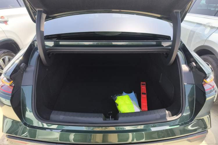 Used Geely Galaxy 8 2025 130km EM-P Starship Edition Trunk