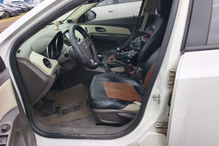 Used Chevrolet Cruze 2015 1.5L Classic SE MT Left Front Seat
