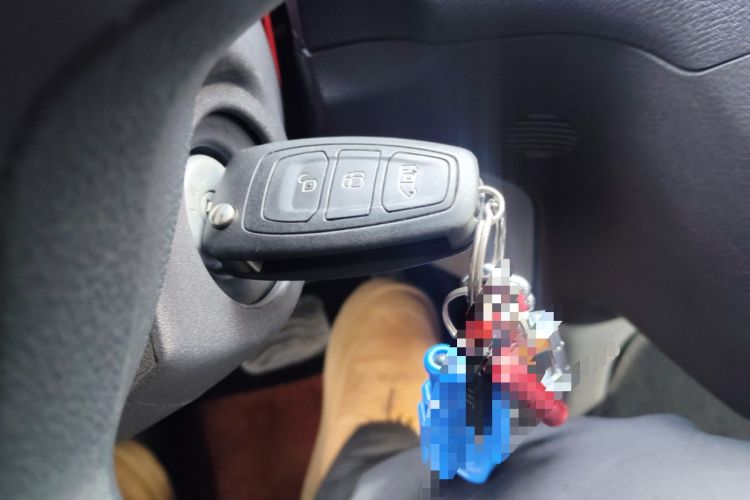 Used Ford Transit 2019 2.0T Gasoline Automatic Multi-Function Commercial Vehicle Short Wheelbase Low Roof 6-Seater China VI Standard
