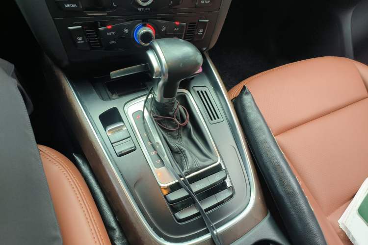 Used Audi Q5 2016 40 TFSI Trendy Edition Gear Lever