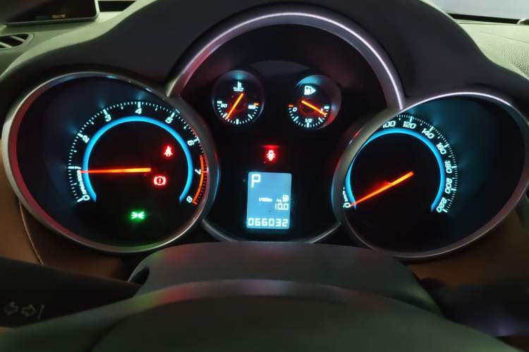 Used Chevrolet Cruze 2013 1.8L SE AT Instrument Cluster