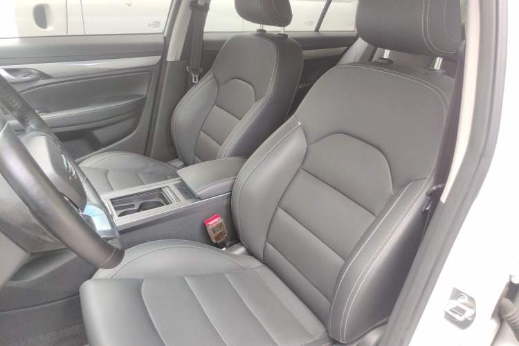 Used Geely Auto Emgrand 2019 Leading Edition 1.5L CVT Luxury Model China VI Standard