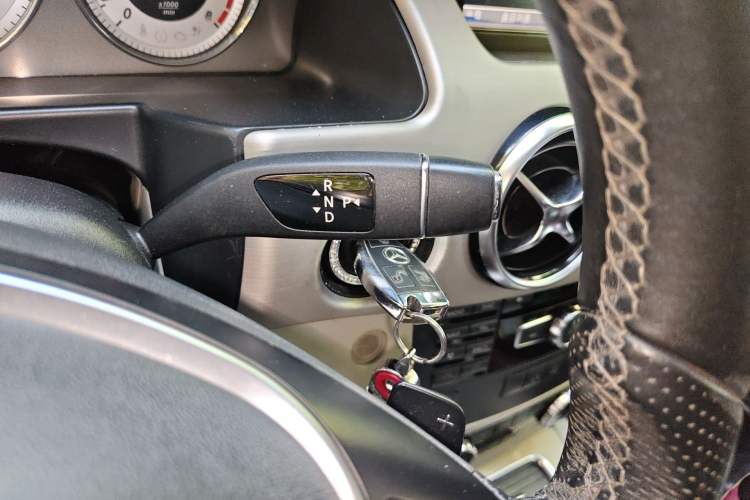 Used Mercedes-Benz GLK-Class 2013 GLK 300 4MATIC Dynamic Edition Gear Lever