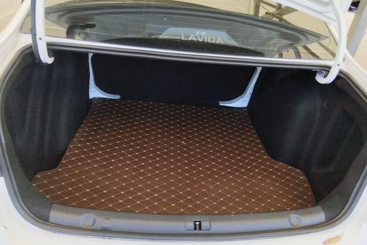 Used Volkswagen Lavida 2018 Classic 1.5L Manual Fashion Edition China VI Standard Trunk