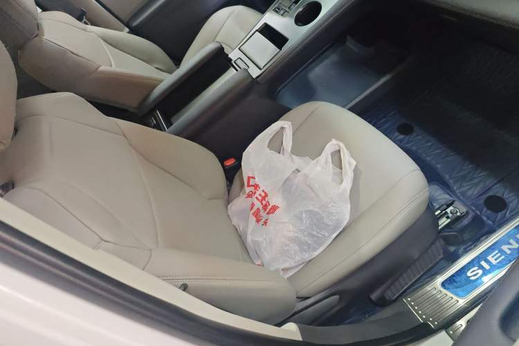 Used Toyota Sienna 2021 2.5L Hybrid Comfort Edition