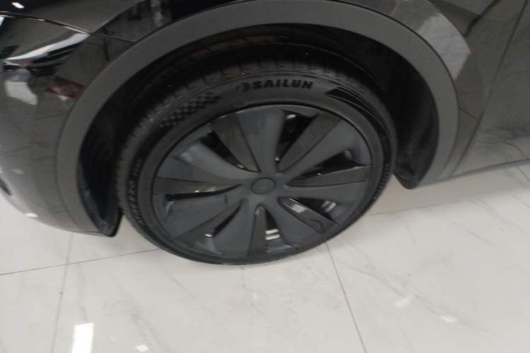 Used Tesla Model Y 2022 Long-Range All-Wheel-Drive Version
