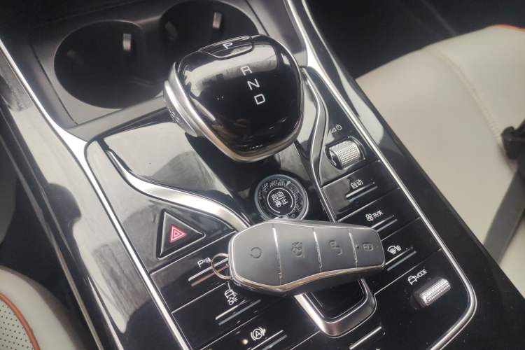 Used BYD Qin PLUS 2024 Honor Edition EV 510KM Leading Model Gear Lever
