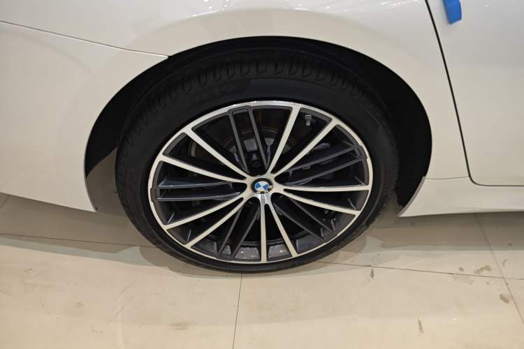 Used BMW 5 Series 2023 530Li Leading Model M Sport Package Right Rear Wheel Hub