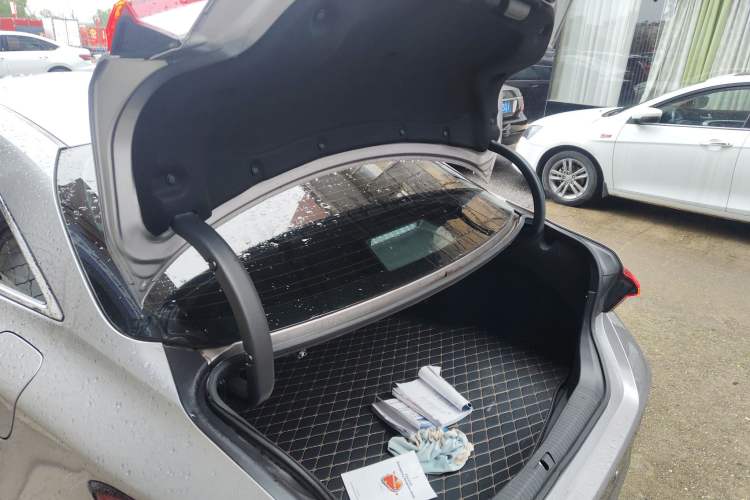 Used Toyota Avalon 2019 Dual-Engine 2.5L Luxury Edition China VI Standard