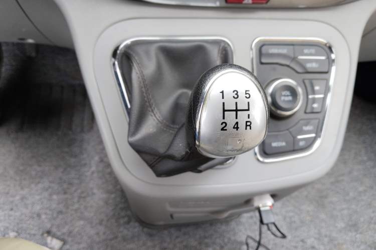 Used JAC Refine M3 2016 IKEA Edition 1.6L Luxury Smart Model Gear Lever