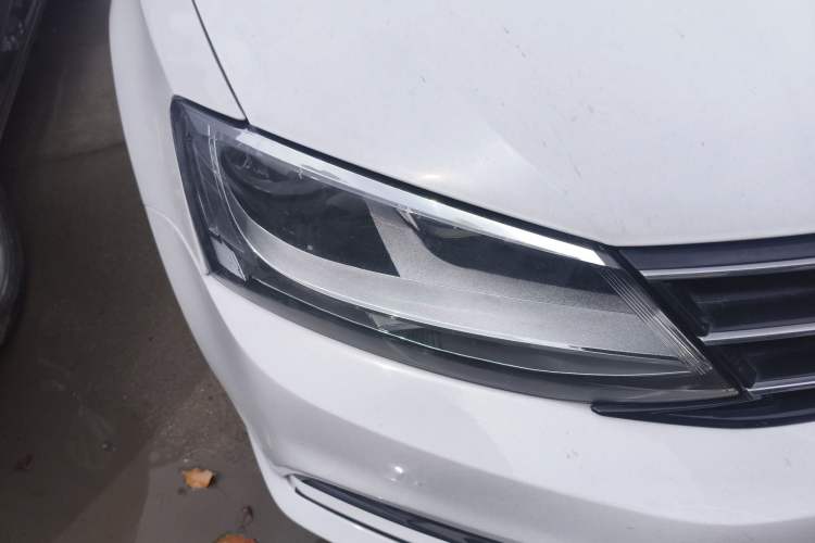 Used Volkswagen Sagitar 2015 1.6L Automatic Fashion Model Right Front Headlight