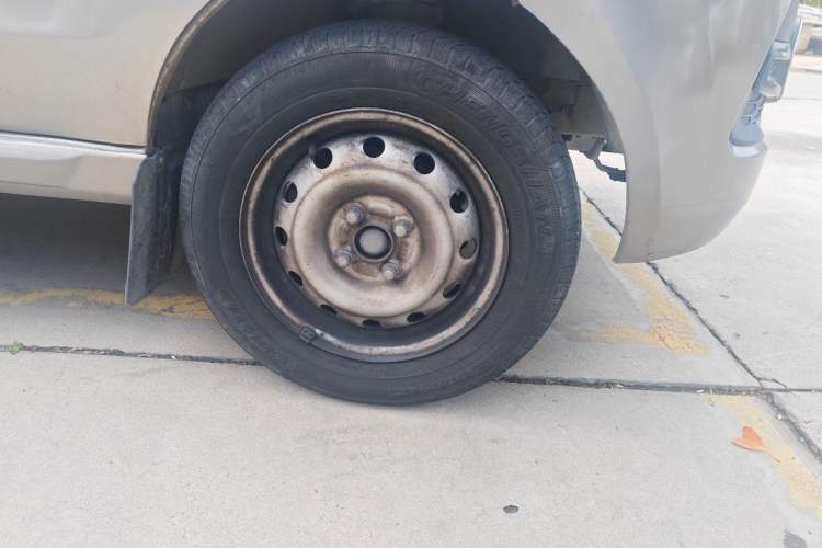 Used Jinbei New Hiace X30L 2016 1.5L Wealth Edition DLCG14 Right Front Wheel Hub