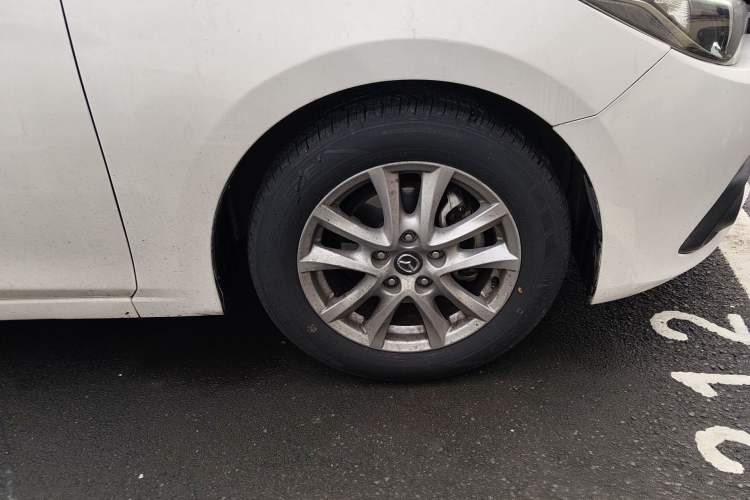 Used Mazda 3 Axela 2016 Sedan 1.5L Automatic Luxury Model
