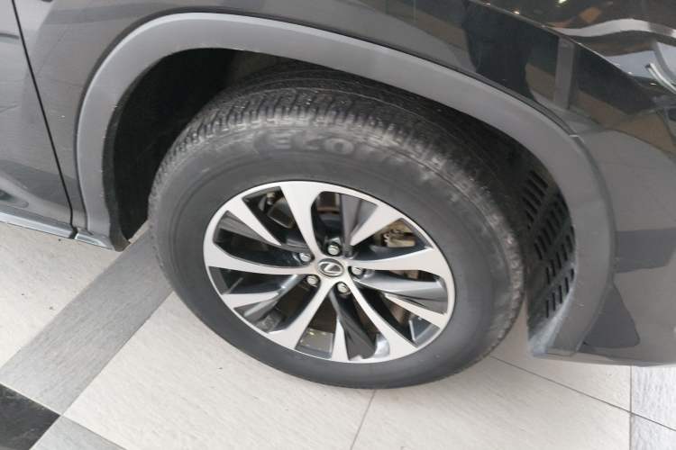 Used Lexus RX 2020 Revised Version 300 Two-Wheel Drive Comfort Edition Right Front Wheel Hub