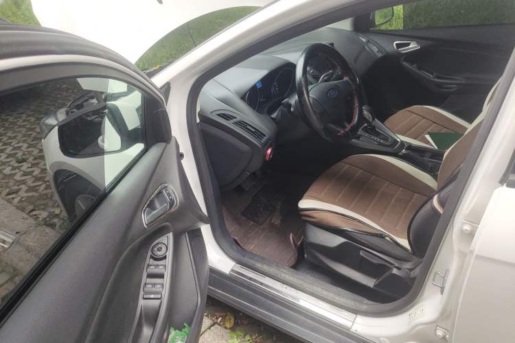 Used Ford Focus 2017 Hatchback 1.6L Automatic Comfort Plus SmartDrive Edition Driver Seat