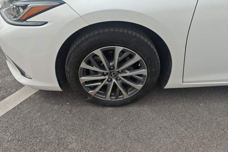 Used Lexus ES 2023 200 Excellence Edition
