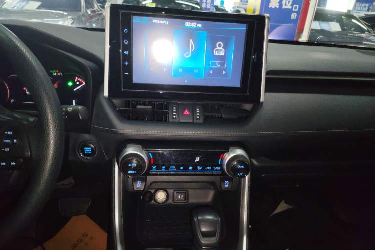 Used Toyota RAV4 2020 2.0L CVT Two-Wheel Drive Fashion Edition Audio And AC Panel