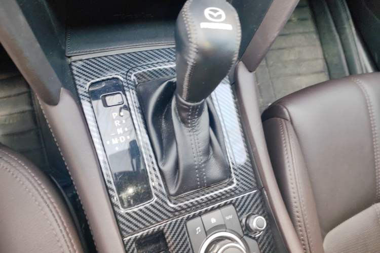 Used Mazda CX-4 2021 2.0L Automatic Two-Wheel Drive Blue Sky Luxury Edition Gear Lever