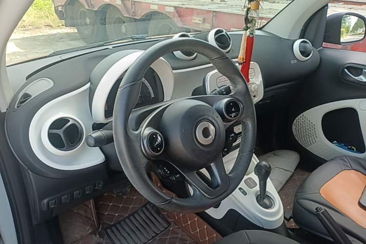 Used smart fortwo 2015 1.0L 52 kW Hardtop Passion Edition
