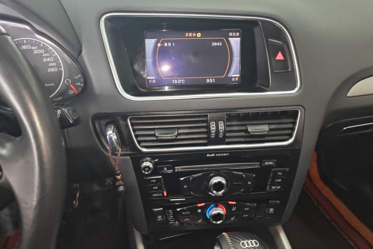 Used Audi Q5 2017 Plus 40 TFSI Ambition Model Audio And AC Panel