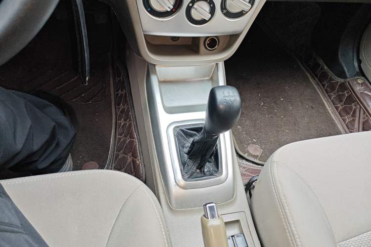 Used CHANGAN Alsvin V3 2012 1.3L Manual Comfort Version China IV Standard
