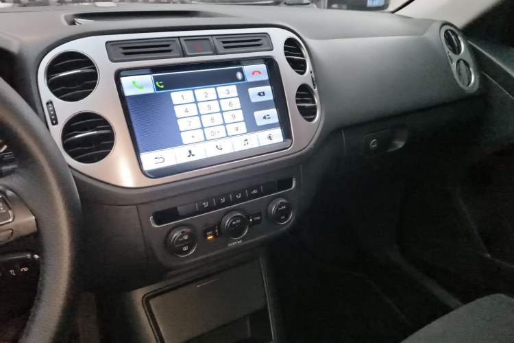 Used Volkswagen Tiguan 2016 300TSI Automatic All-Wheel Drive Fashion Vision Edition Audio And AC Panel