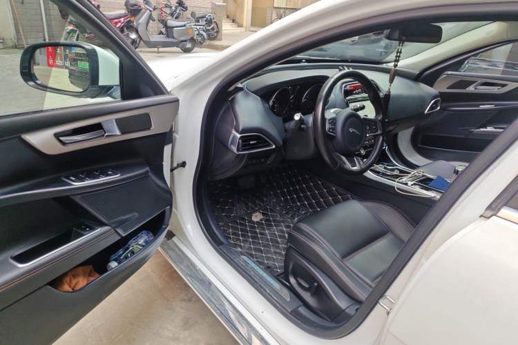 Used Jaguar XEL 2019 2.0T 200 PS Luxury Edition Driver Seat