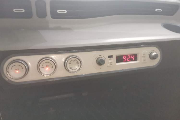 Used Wuling Hongguang MINIEV 2022 Macaron Premium Model – Lithium Iron Phosphate Audio And AC Panel