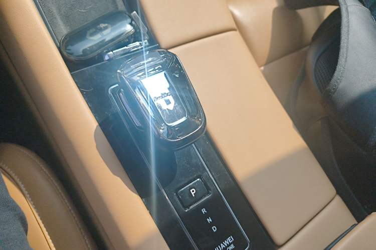 Used Hima AITO M5 2022 Extended-Range Four-Wheel Drive Ultimate Edition Gear Lever