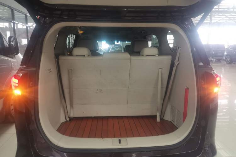 Used Buick GL8 2017 28T Avenir Avia National Emission Standard V