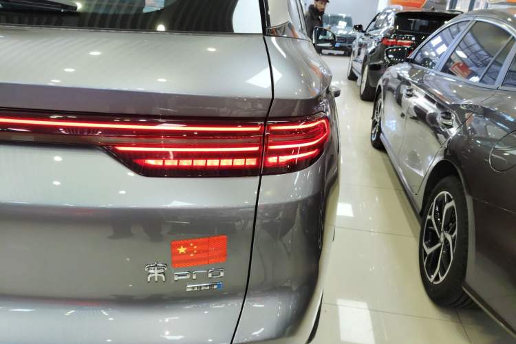 Used BYD Song Pro New Energy 2025 Second-Generation Intelligent Driving Version DM-i 115KM Excellence Edition Right Rear Taillight