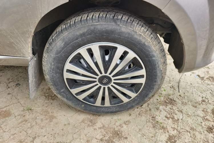 Used Jinbei Hiace X30 2024 1.5L Wealthy Van Model 2/5 Seats with Front-Mounted Air Conditioning Right Front Wheel Hub