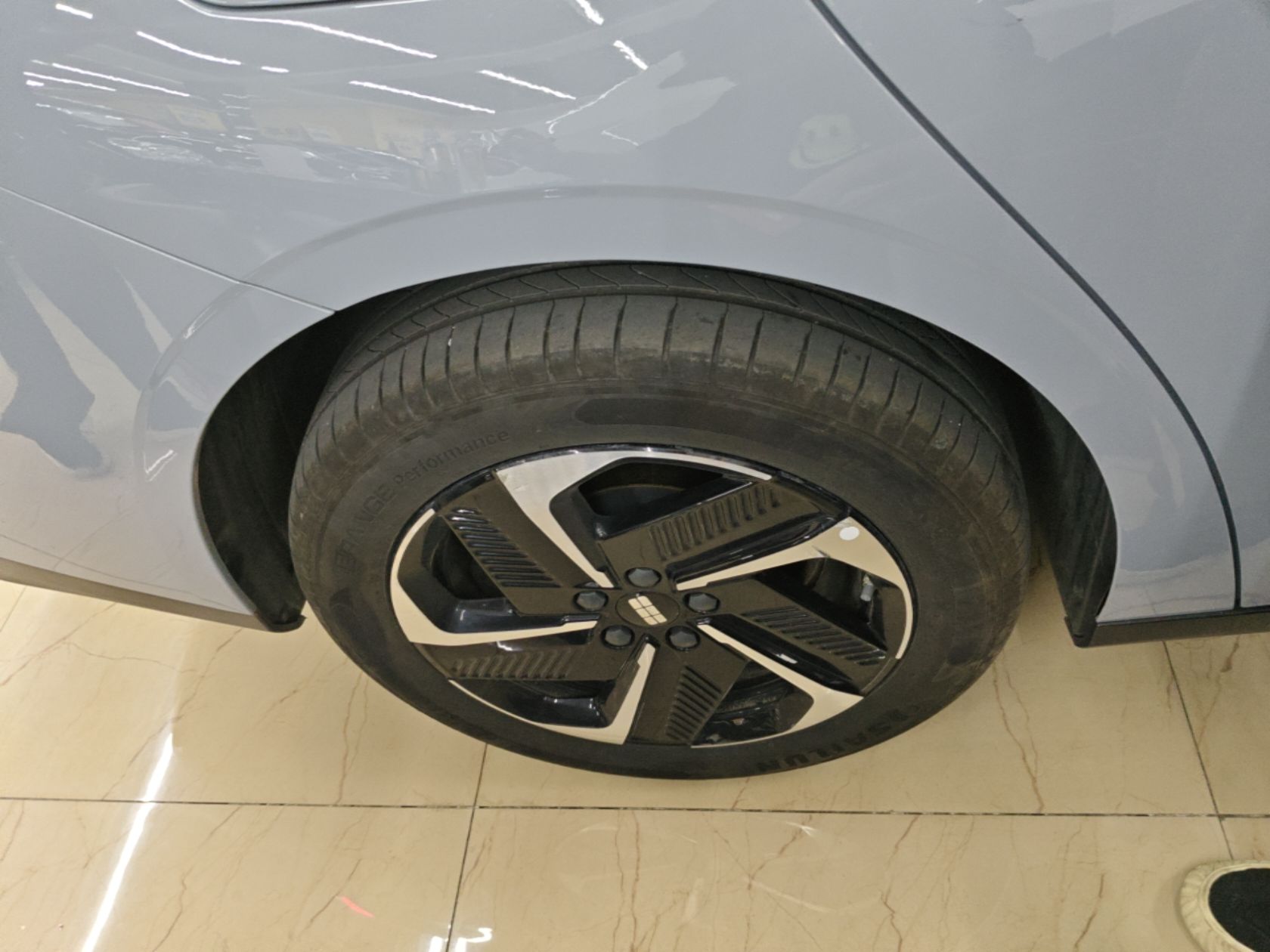 Geely Galaxy L6 2025 EM-i 140km Explorer+ Edition — снимка 11