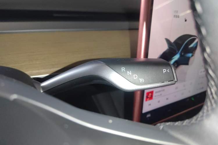 Used Tesla Model Y 2023 Long-Range All-Wheel-Drive Version Gear Lever