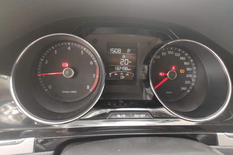 Used Volkswagen Bora 2014 1.6L Automatic Fashion Model Odometer Close Up