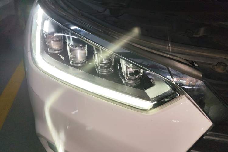 Used BYD Song New Energy 2019 Song DM 1.5TID Smart Connect Dynamic Model Right Front Headlight