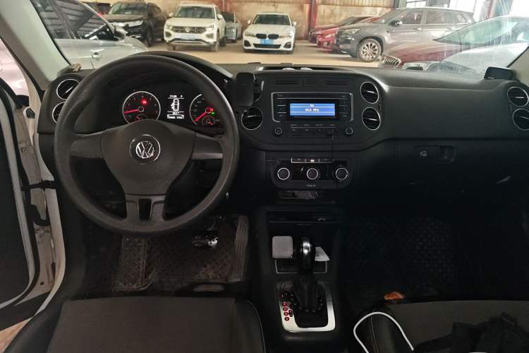 Used Volkswagen Tiguan 2015 1.8TSI Automatic Two-Wheel Drive Trend Edition Center Console